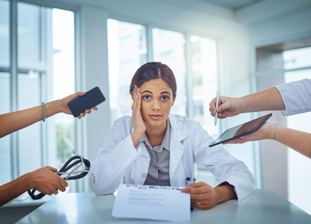 legal issues in clinic staff management in India
